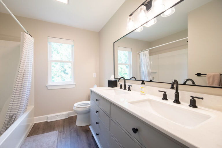 Timber Trail Chagrin Falls Bathroom