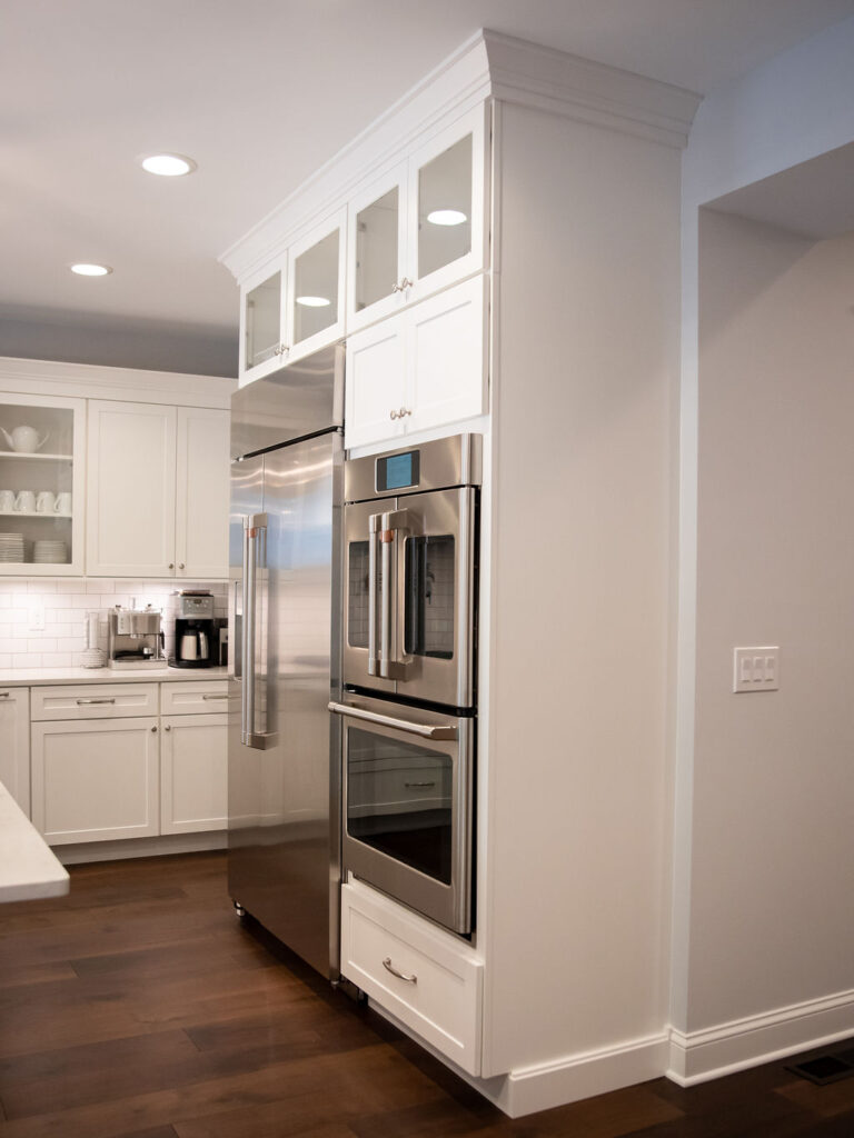 Hemlock Lane, Moreland Hills Kitchen Fridge and Oven