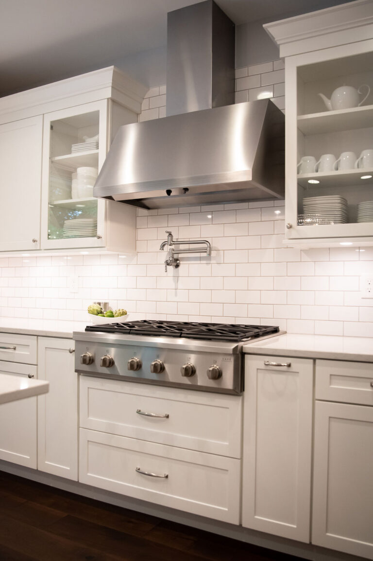 Hemlock Lane, Moreland Hills Kitchen Stove