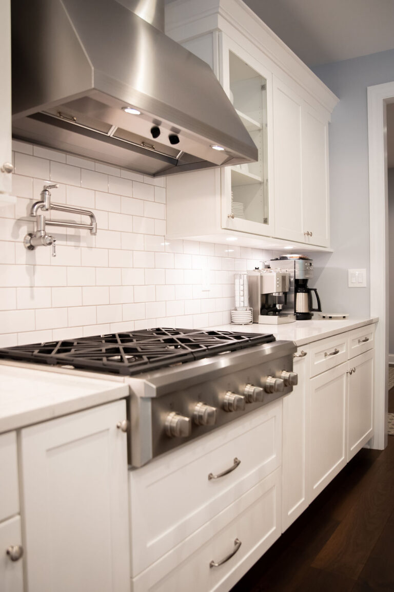 Hemlock Lane, Moreland Hills Kitchen Stove