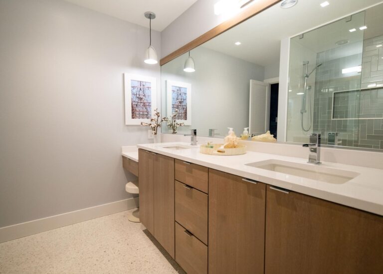 Coronada Drive Mentor Bathroom