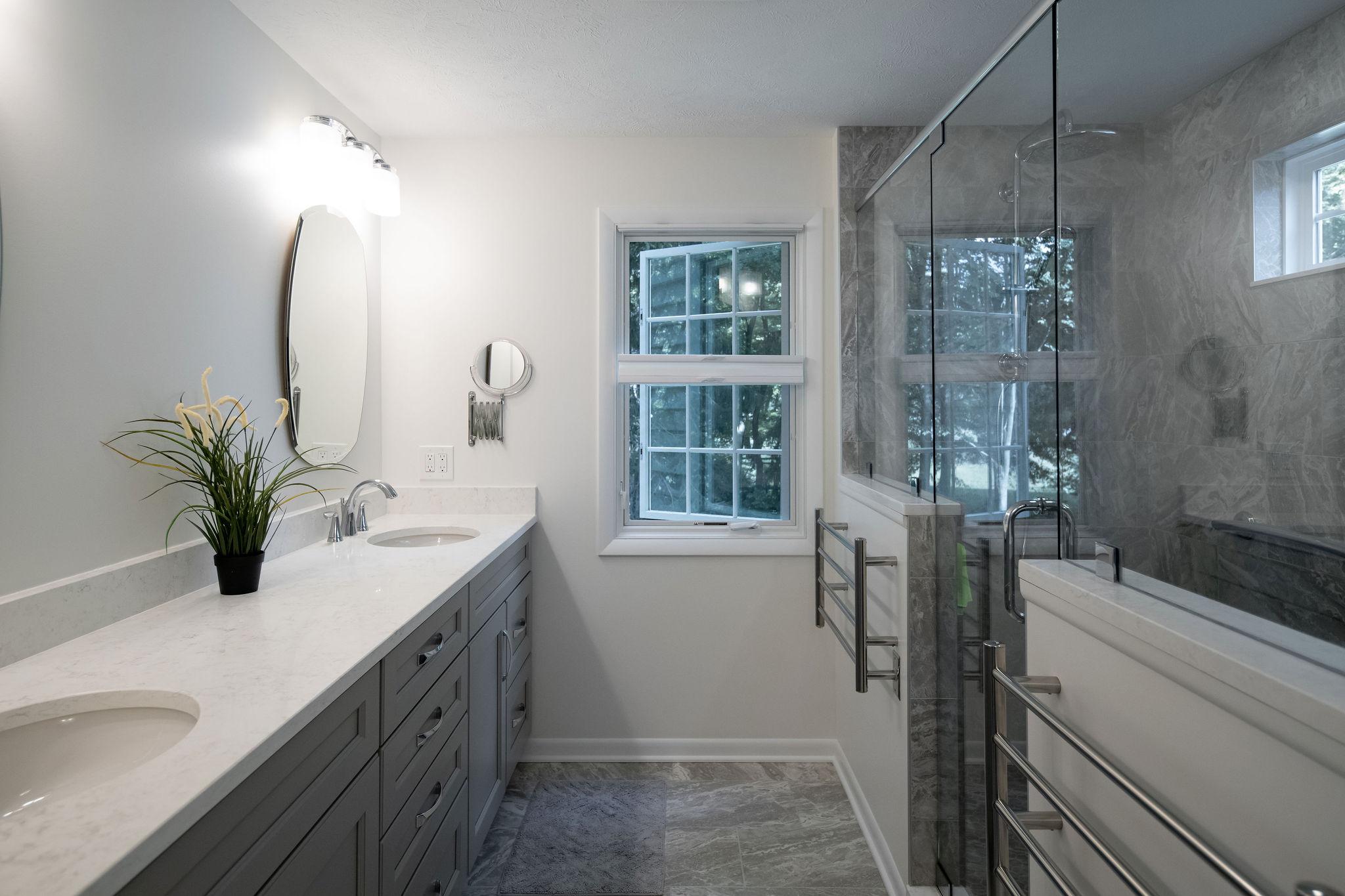 Aileen Drive Mentor Residence Bathroom