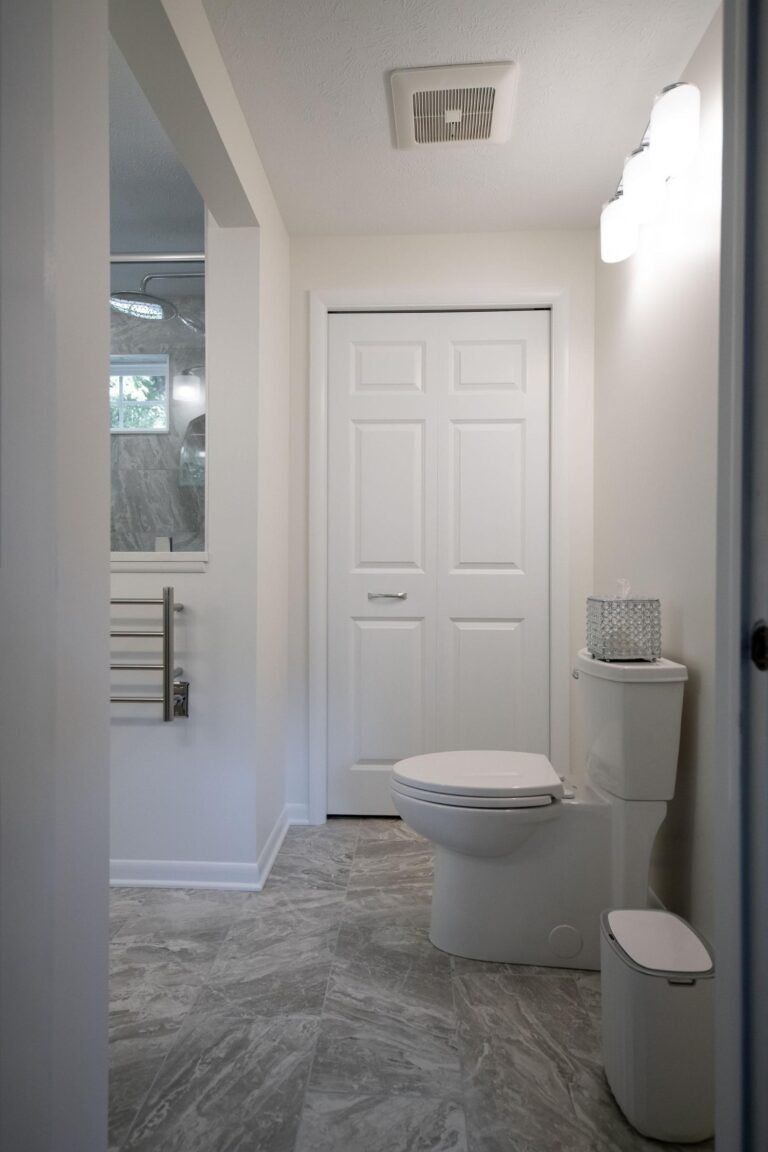 Aileen Drive Mentor Residence Bathroom