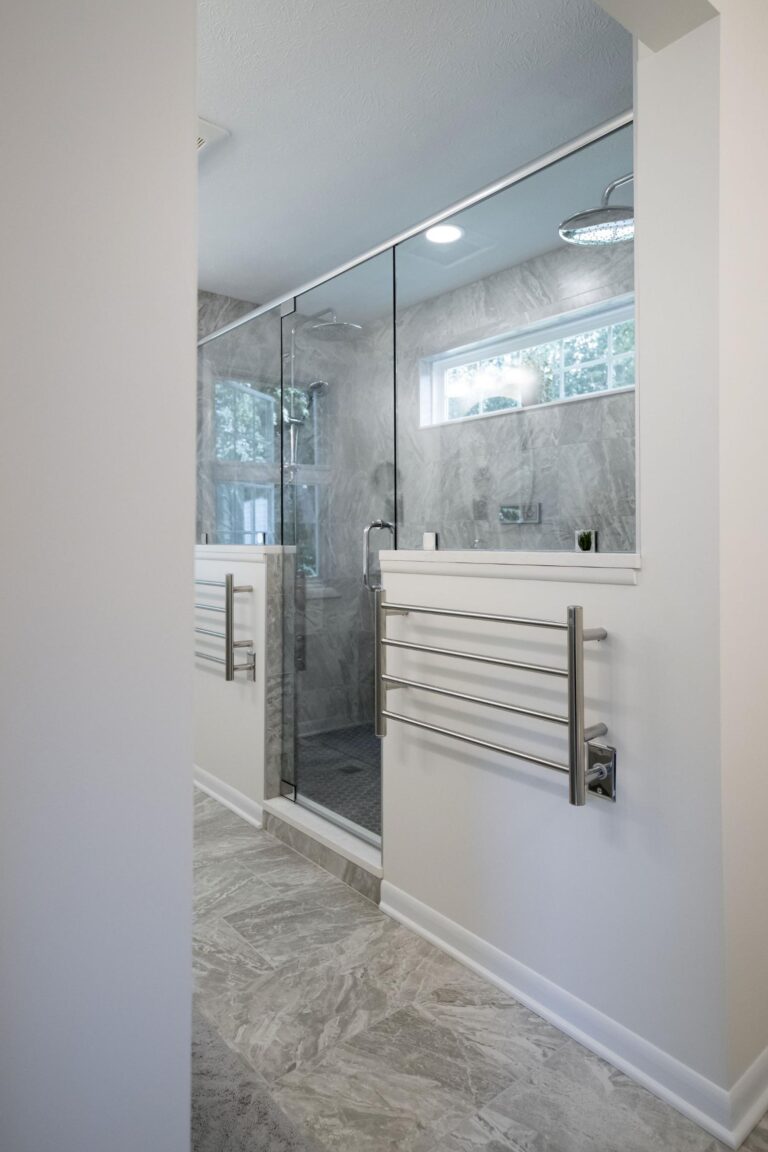 Aileen Drive Mentor Residence Bathroom